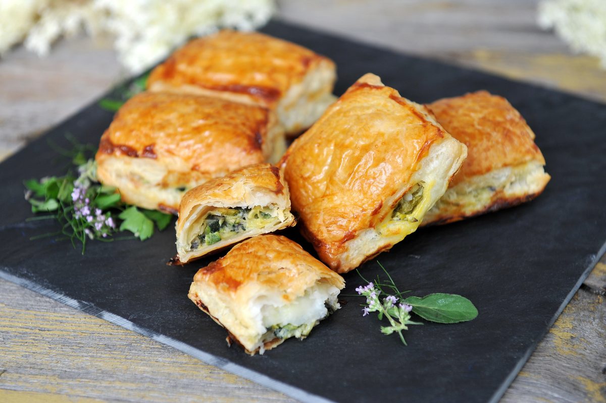 fagottini salati di pasta sfoglia AdobeStock 65544636 1