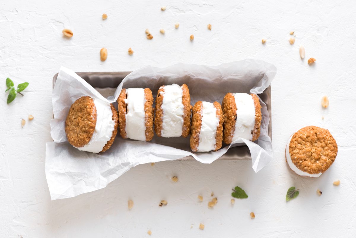 gelati biscotto magretti ricetta con AdobeStock 210108222