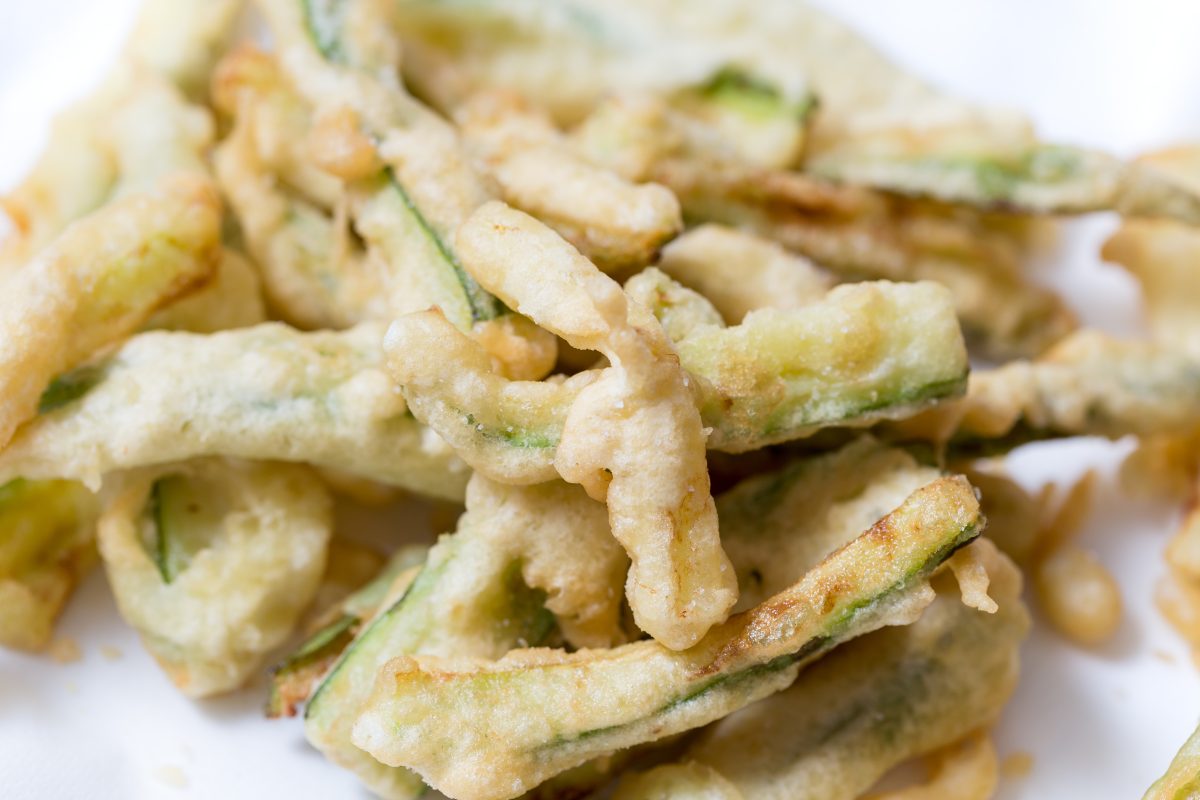 le zucchine pastellate senza uova AdobeStock 99766154