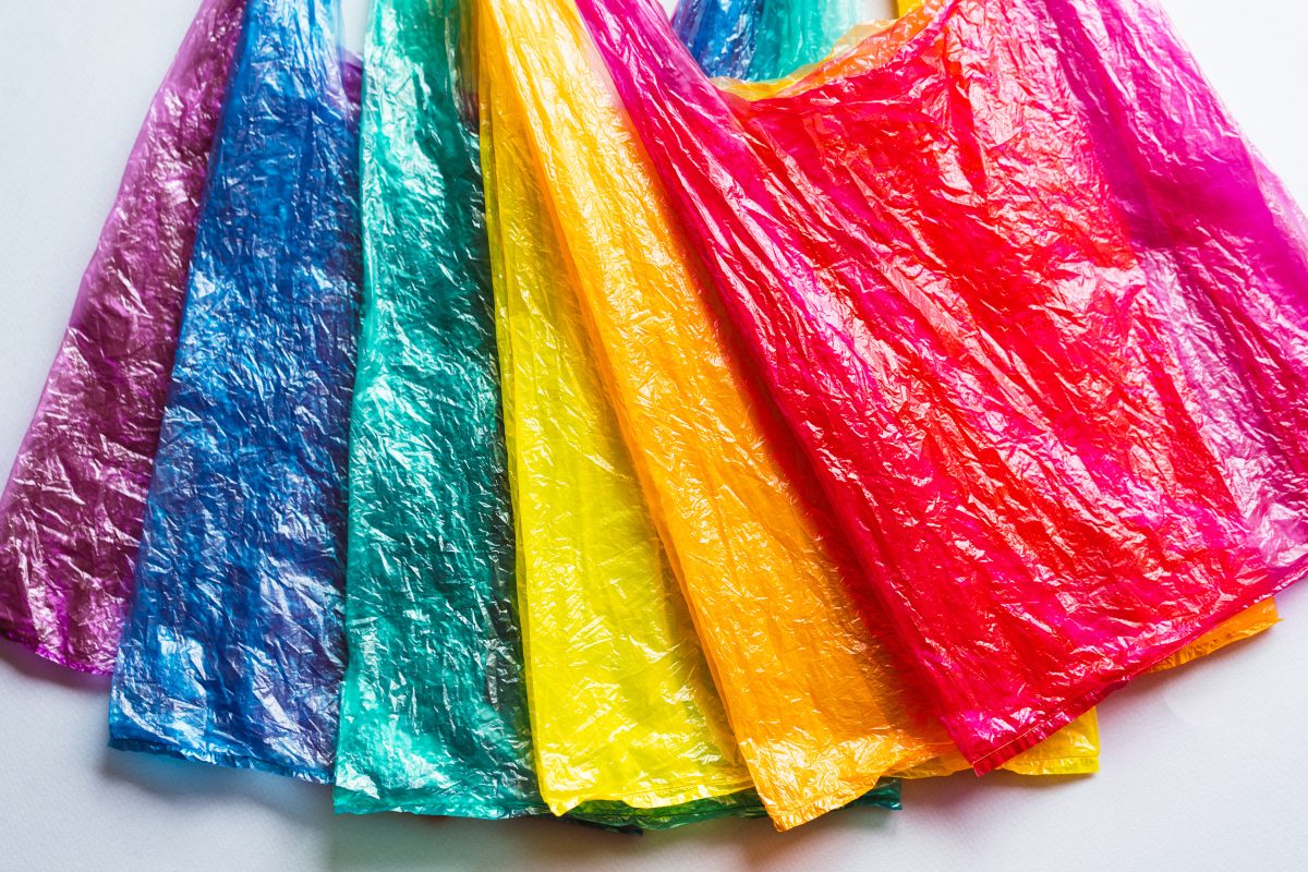 riciclo buste di plastica 38 AdobeStock 272876181