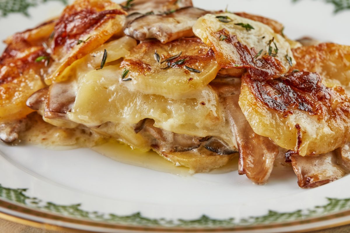 sformato patate funghi e mozzarella AdobeStock 419988328 1