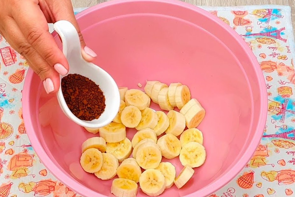 aggiungi il caffe alla banana ciambellone al caffe con banane