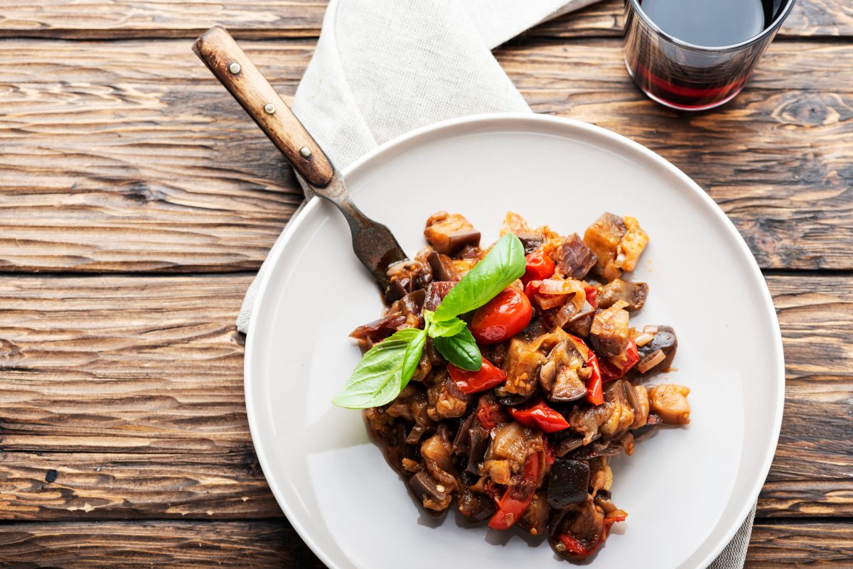 caponata palermitana che meravigliosa e AdobeStock 216277778