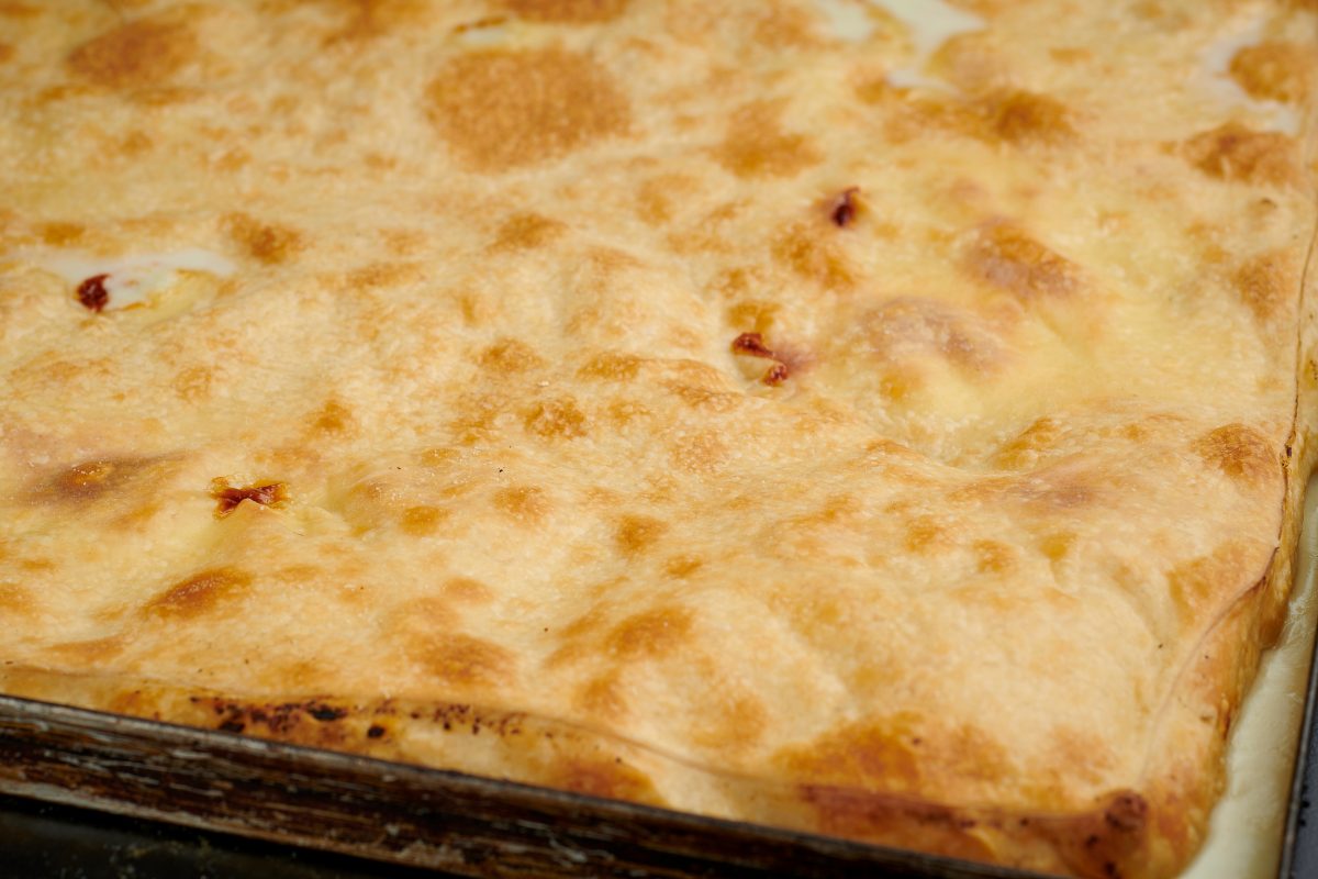 focaccia allo stracchino senza lievito AdobeStock 283704755