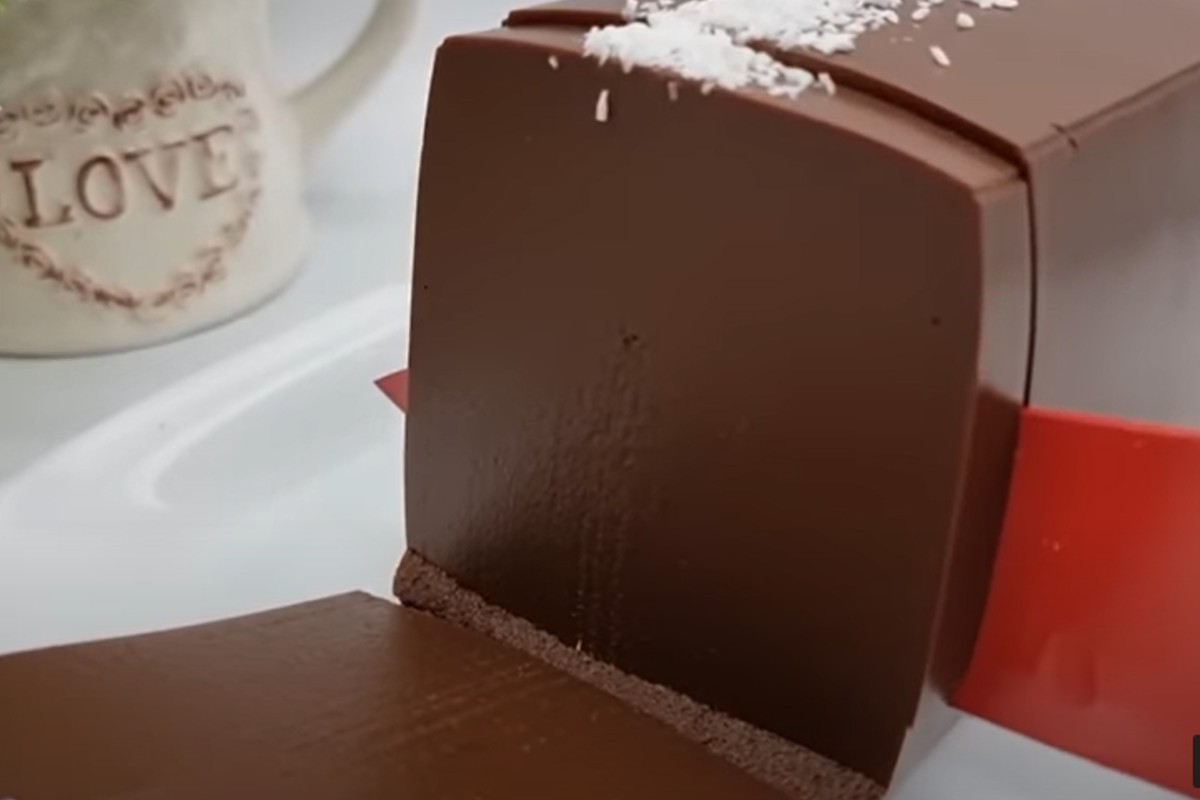 hai il latte e il torta al cioccolato dessert