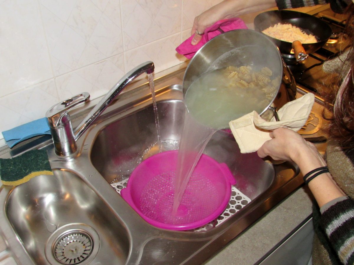 acqua di cottura scolata nel AdobeStock 132190498 1