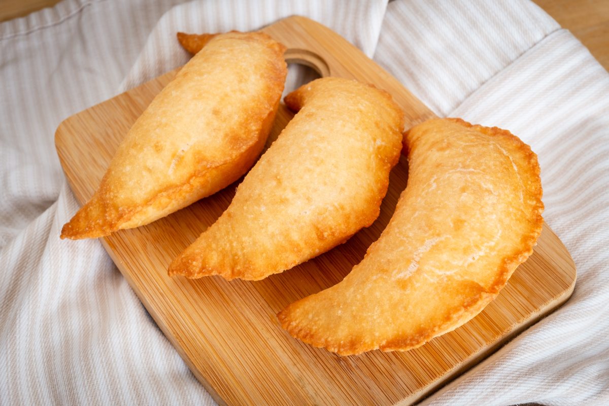 panzerotti pugliesi fatti in casa AdobeStock 280390845