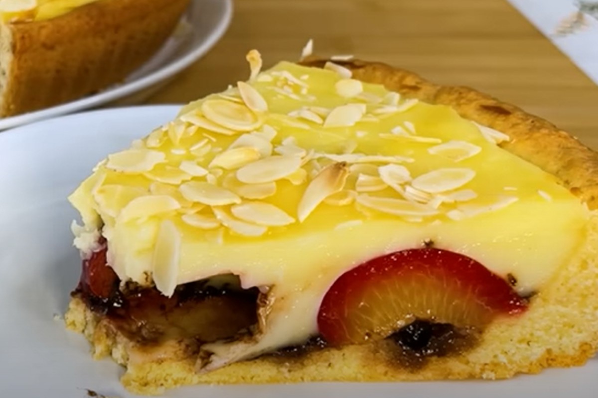 questa e una ricetta australiana crostata cremosa con le susine