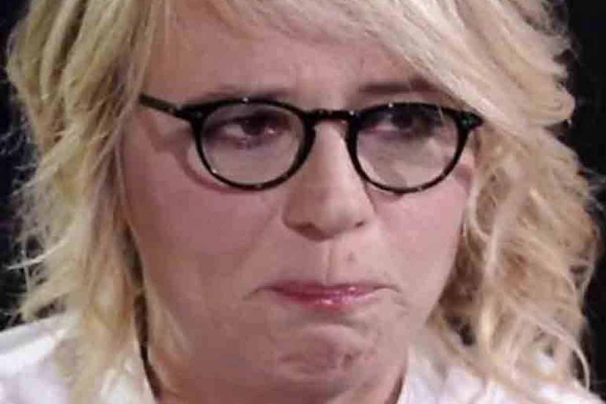 uomini e donne lutto choc Maria De Filippi