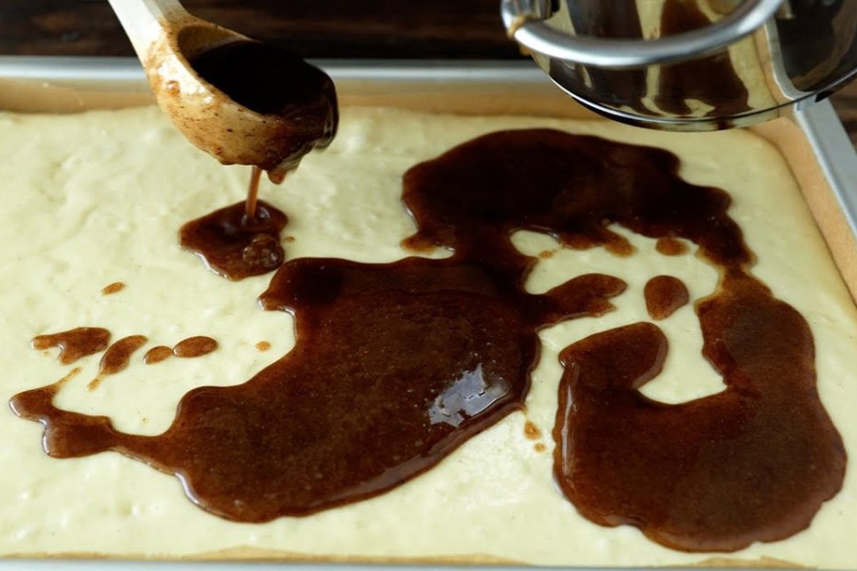 con pochi ingredienti e della torta alla cannella