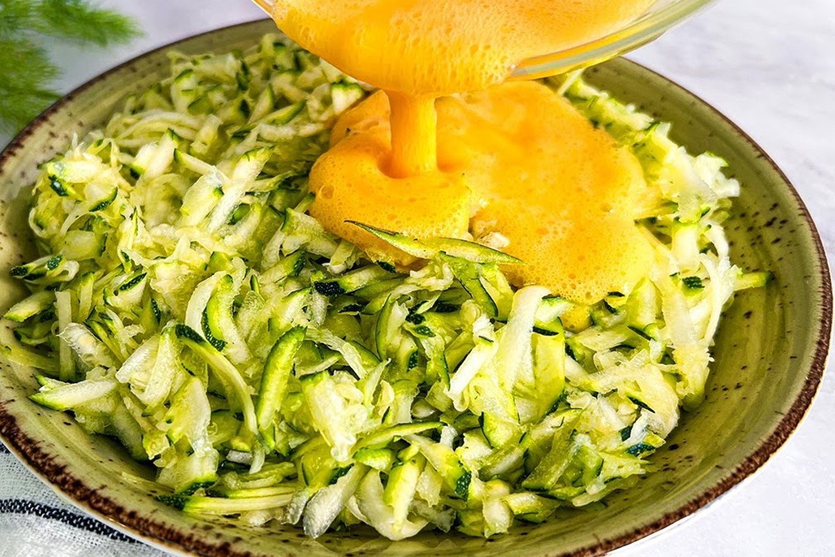 con una zucchina e 2 frittata di zucchine 3