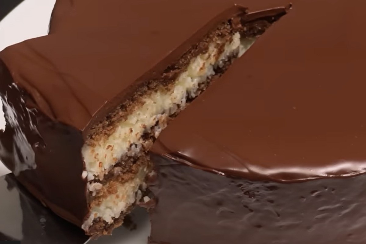 mescola i biscotti con il torta al cocco con biscotti