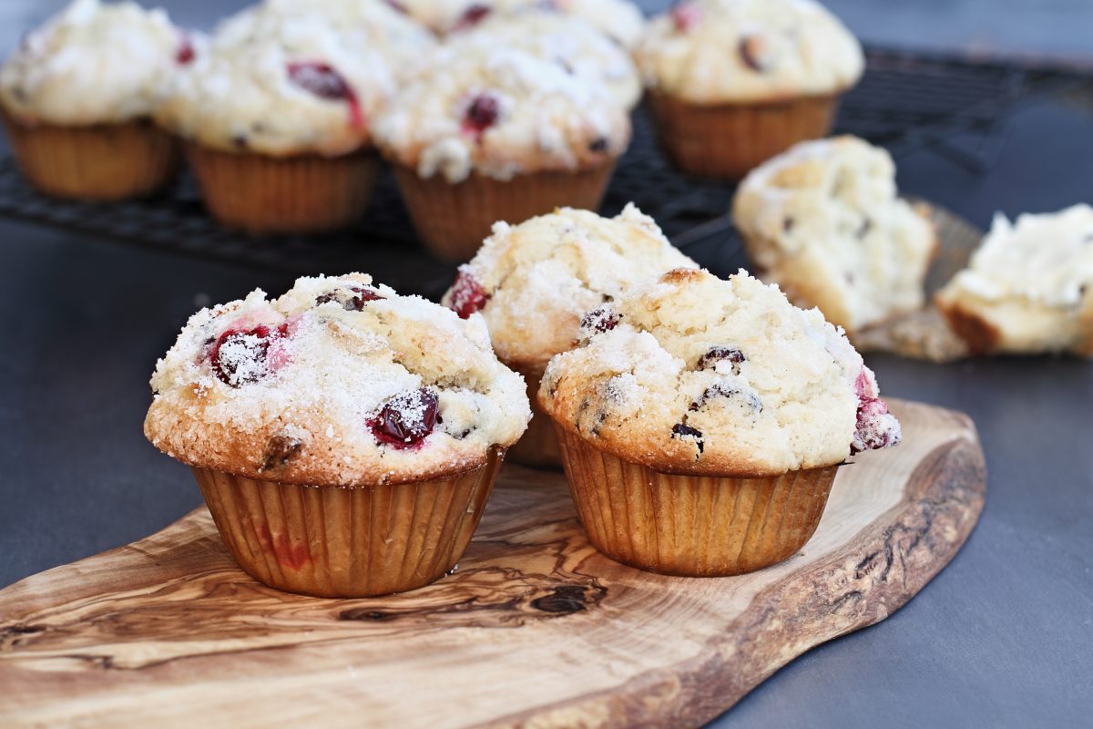 muffin crumble ai frutti di AdobeStock 230417954