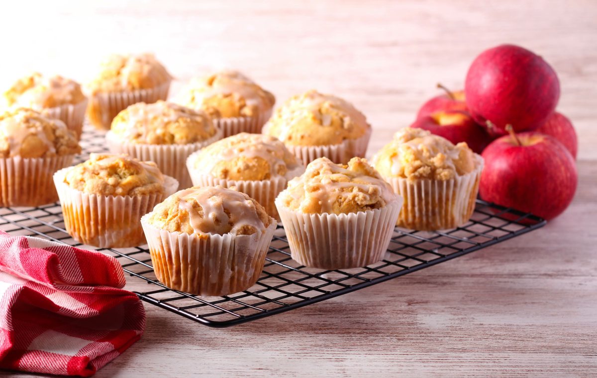 muffin morbidissimi alle mele e AdobeStock 534924666