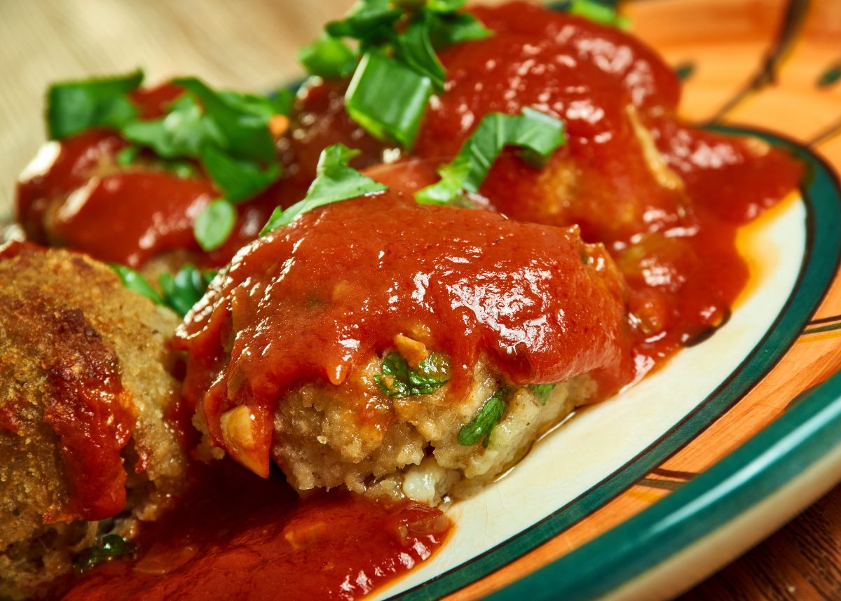 polpette di melanzane alla pizzaiola AdobeStock 366314135