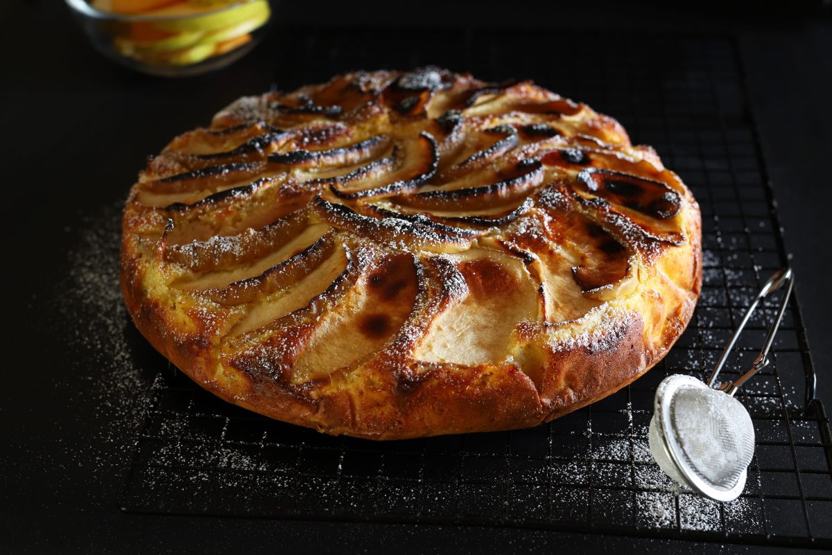 torta alle mele e noci AdobeStock 366935517