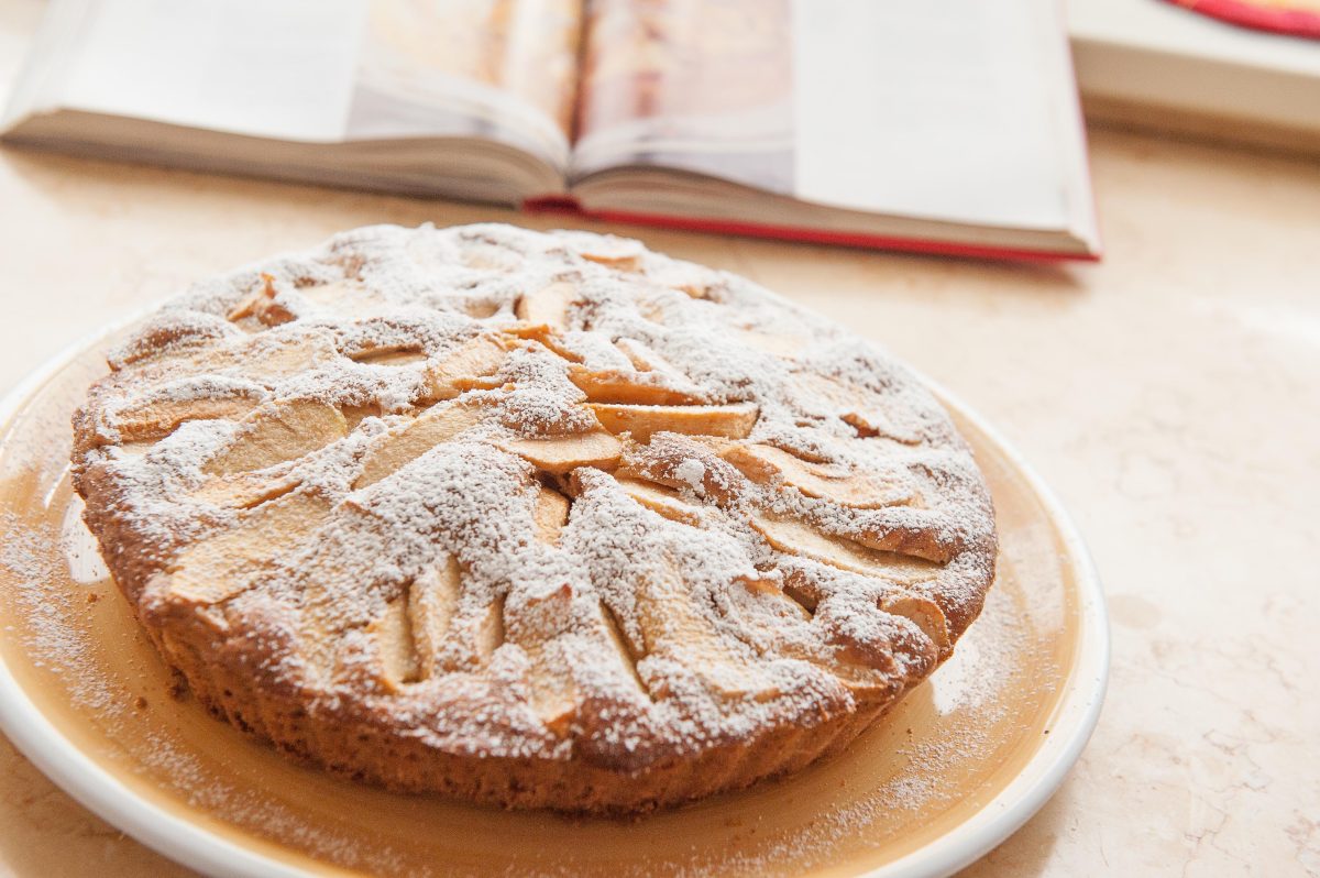 torta di mele e yogurt AdobeStock 104503732 1