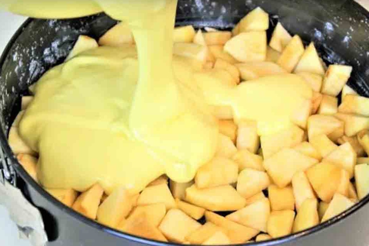 torta di mele in 5 se hai farina 3 uova torta di mele capovolta 3