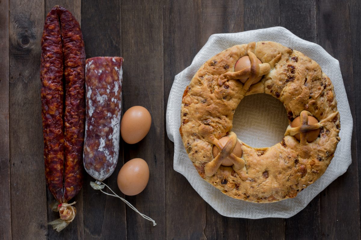 casatiello napoletano ricetta di famiglia scopri il casatiello napoletano la AdobeStock 263242212 1200x801 1
