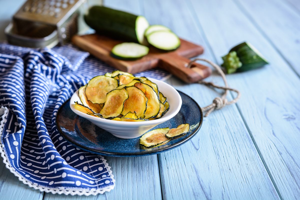 chips di zucchine meno di AdobeStock 202383932