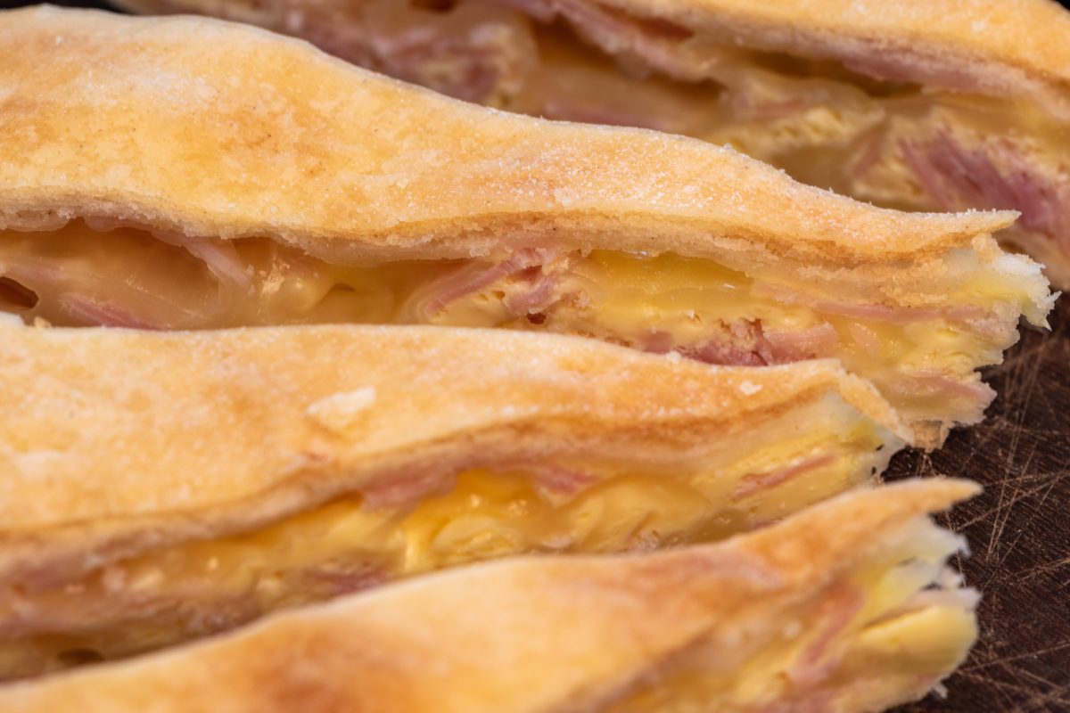 focaccine farcite senza lievitazione cuociono AdobeStock 274812133