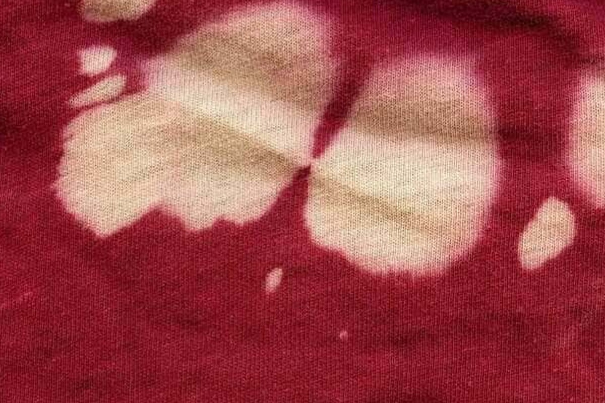 macchie di candeggina ti svelo tessuti macchiati dalla candeggina ecco macchie di candeggina 1