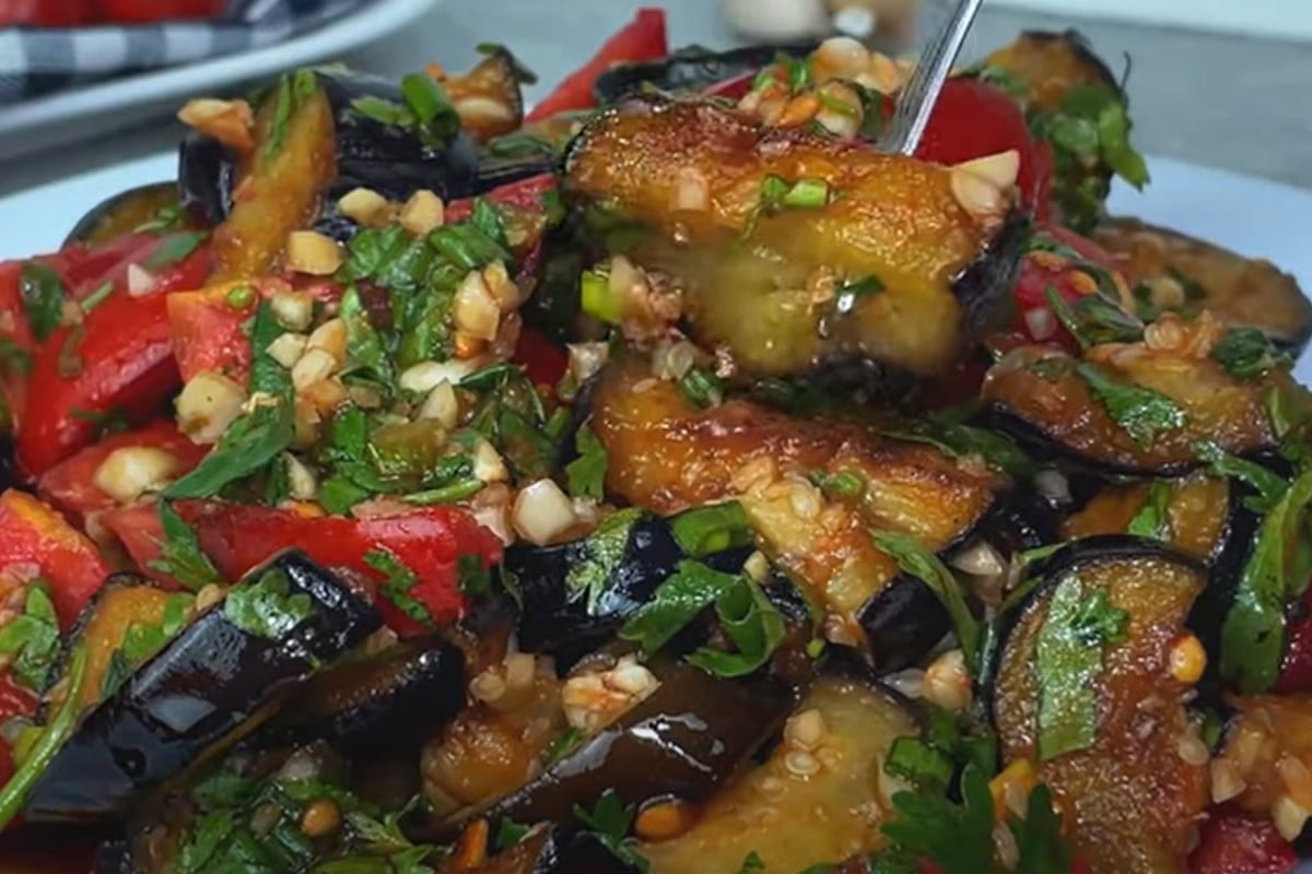 2 melanzane e 2 cipolle cucino questa insalata di melanzane insalata melanzane pomodori