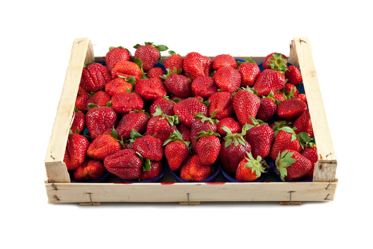 cassette di legno delle fragole AdobeStock 32192852