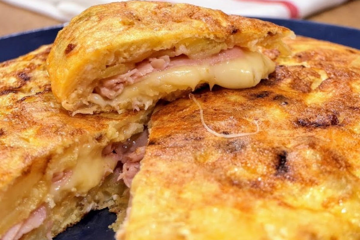 rustica di patate in padella frittata di patate ripiena saporitissima rustica di patate in padella