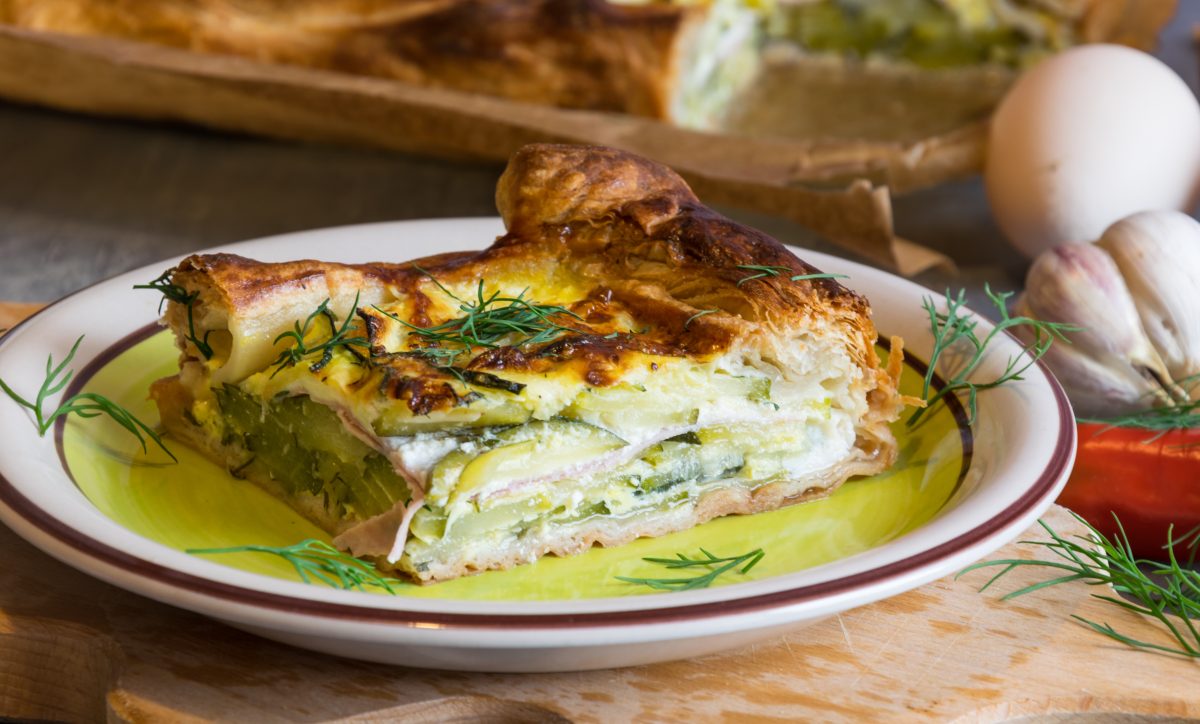 torta invisibile di zucchine facile torta invisibile alle zucchine AdobeStock 171266476 1 1200x724 2