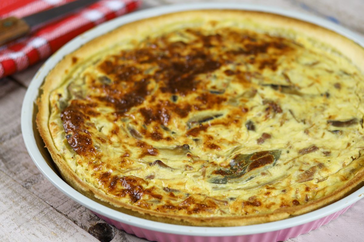 torta rustica genovese con cipolle torta genovese di cipolle una AdobeStock 329539580 scaled 1