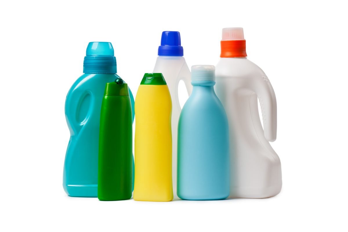 bottiglie in plastica tanti riusi AdobeStock 22732055