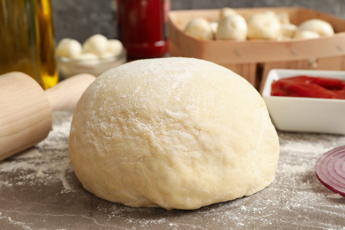 pizza come far lievitare limpasto AdobeStock 379550024