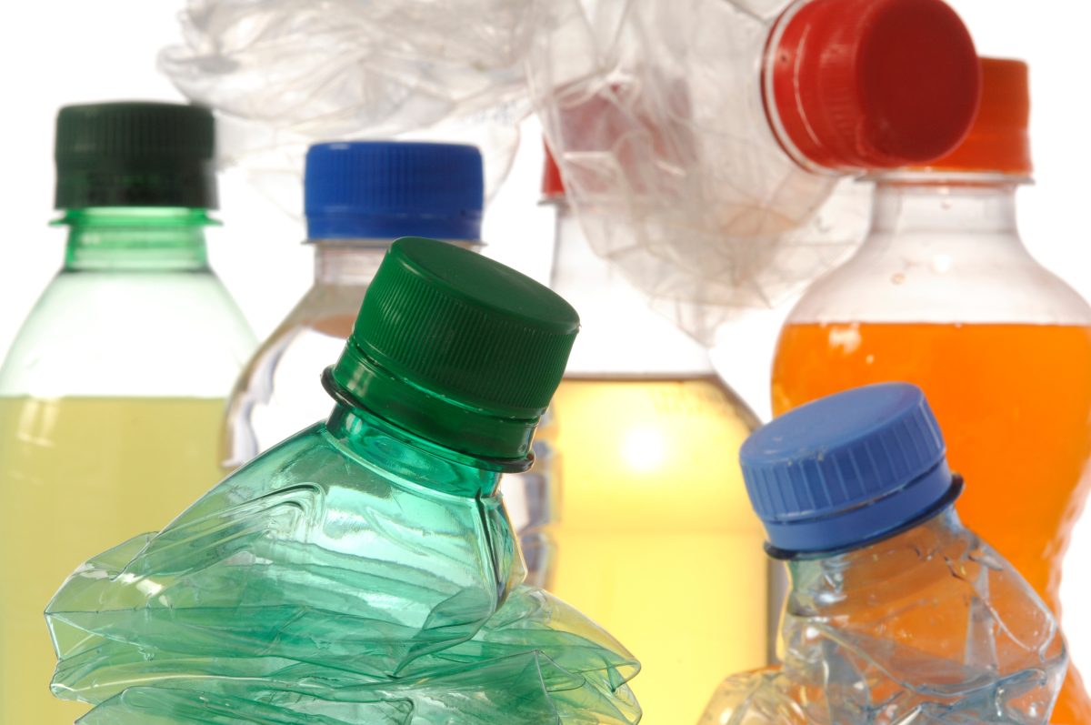 tappi e bottiglie di plastica AdobeStock 27912475 1