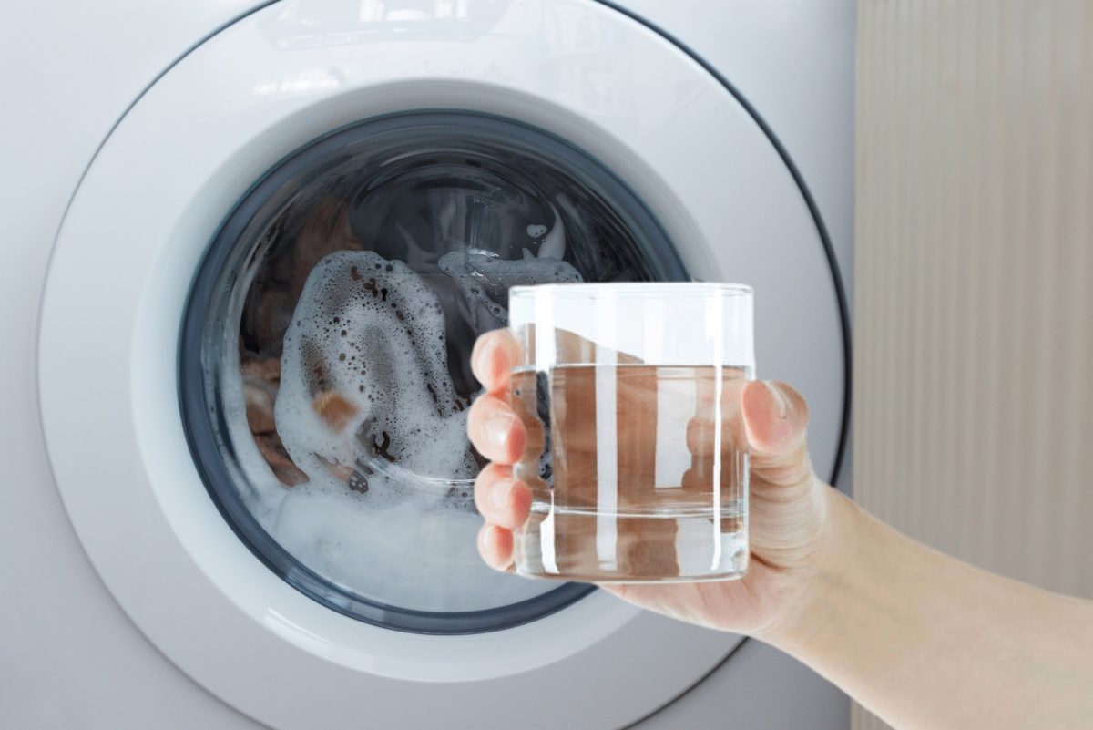 bucato super profumato aggiungi questo aceto lavatrice mano bicchiere