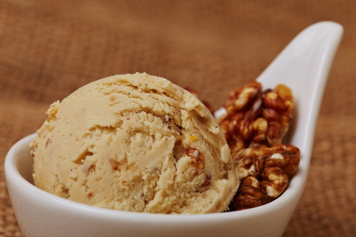 gelato alle noci servono solo AdobeStock 84270331 1200x800 1