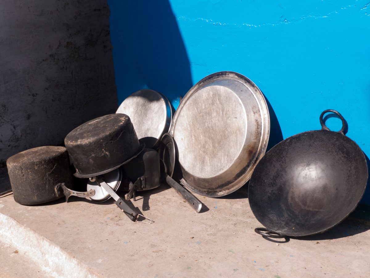 riciclare pentole e padelle dai AdobeStock 209925984