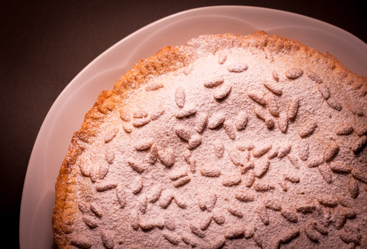 torta al limone e pinoli AdobeStock 131670570