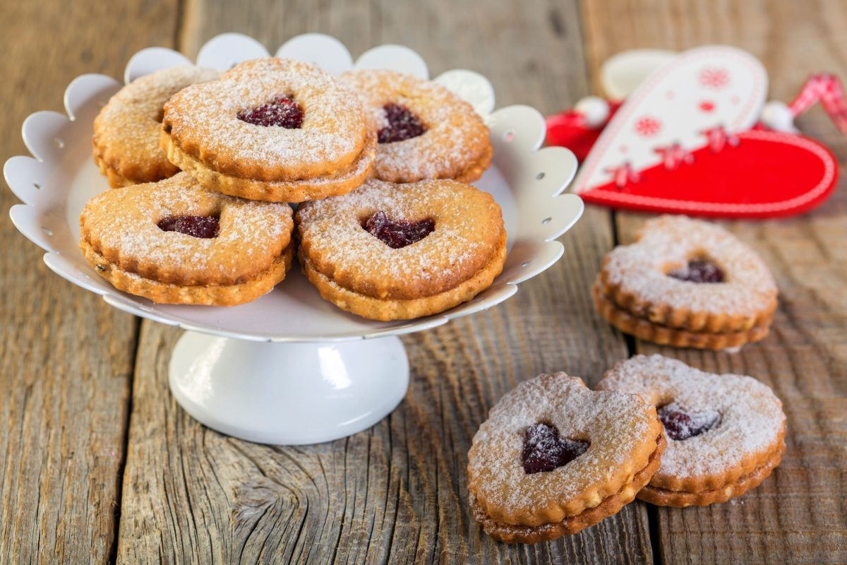 Biscotti cuore scaled 1